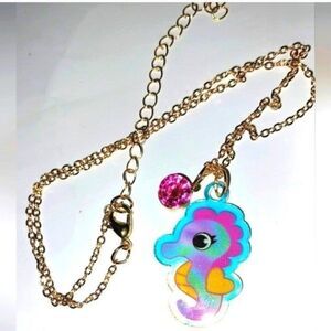 Super cute seahorse necklace